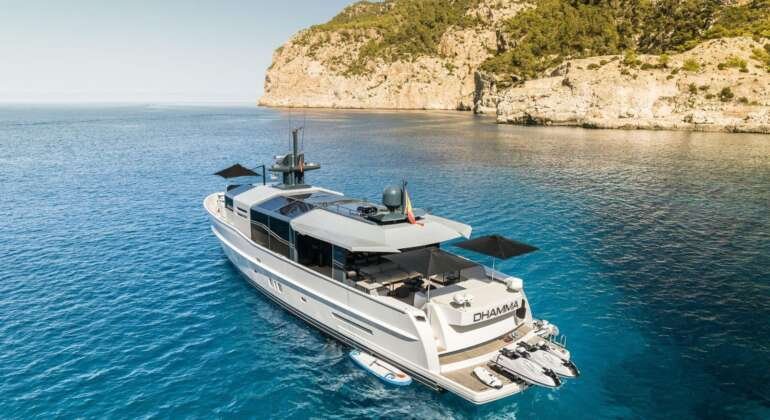 Rent Arcadia 85 Dhamma II in Mallorca | Eco-Luxury Yacht Charter