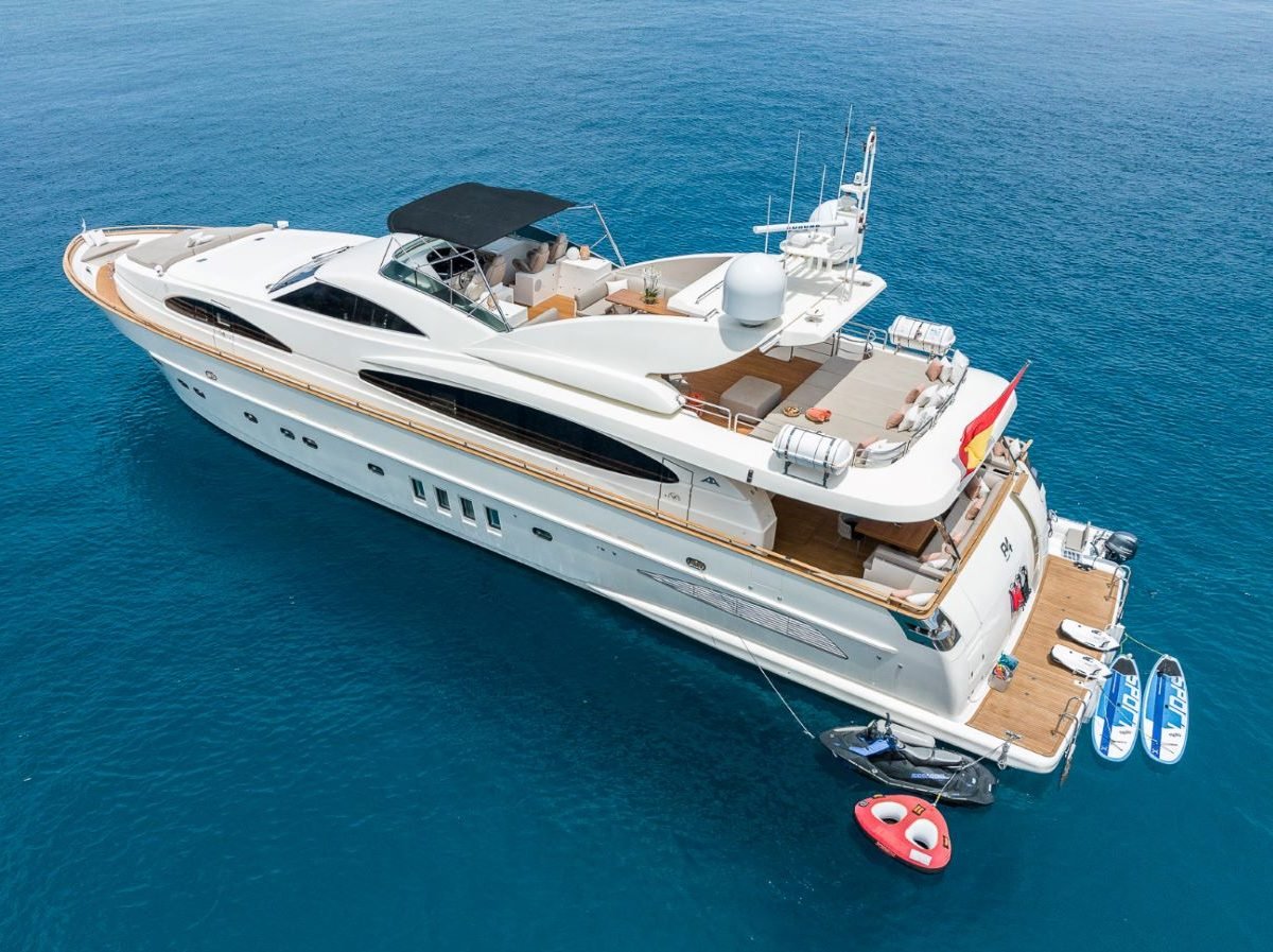 astondoa-102-b4-charter